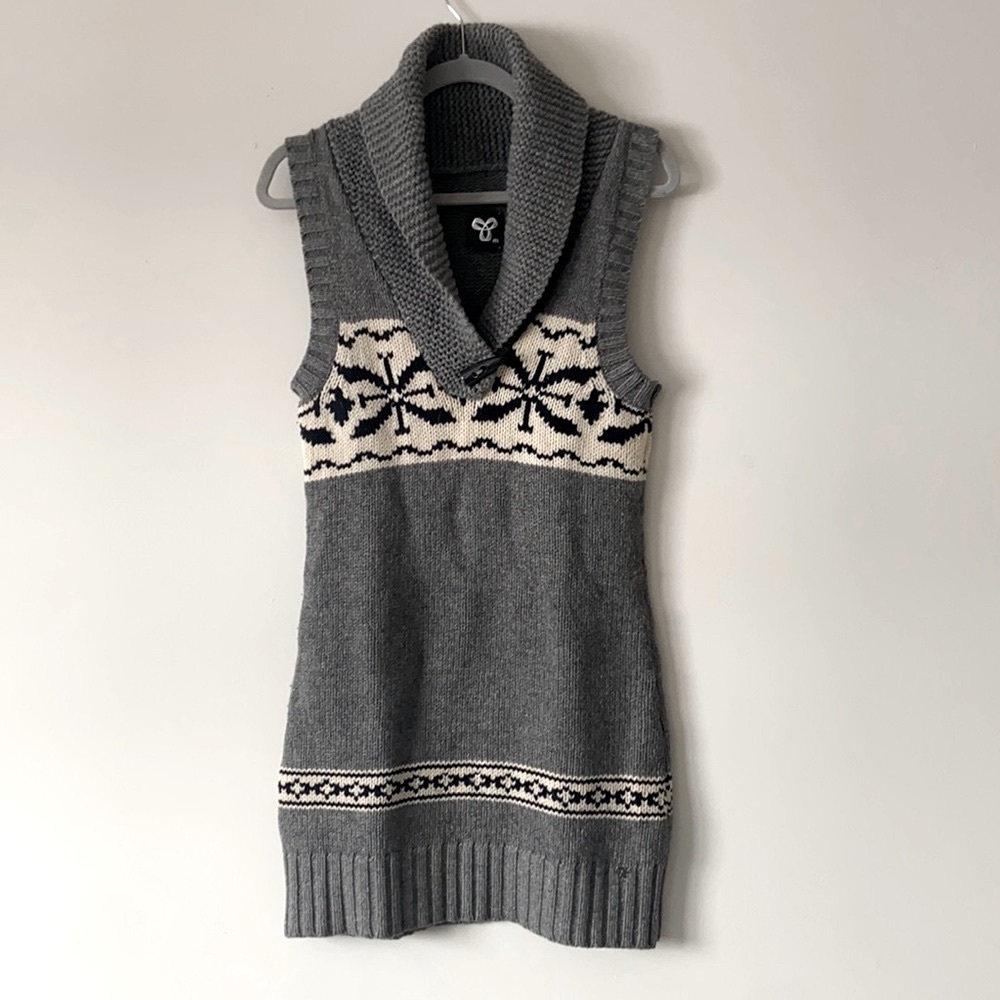 NEW! M Aritzia Longline V neck Sweater/Dress, Black and Grey